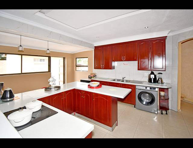 3 BEDROOM HOUSE FOR SALE IN BRAMLEY